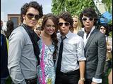 miley cyrus♥ s jonas brothers  